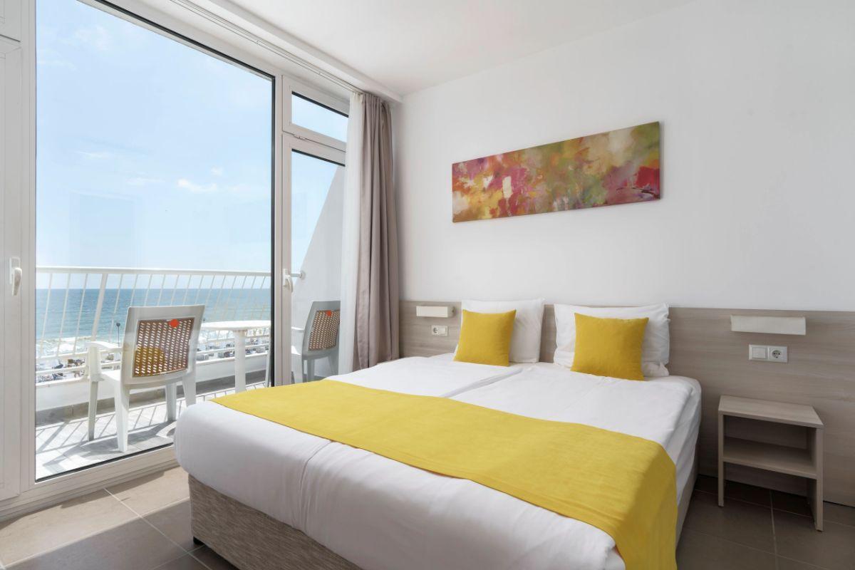 Фамилна стая с изглед към морето  AluaSun Helios Beach Obzor